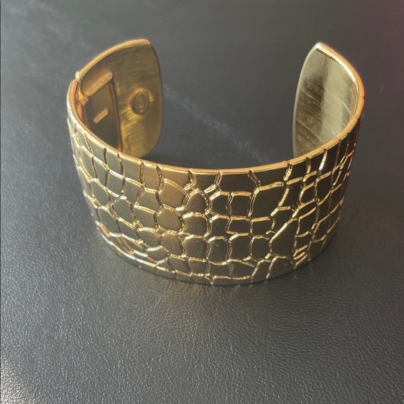 Kenneth Jay Lane KJL Gold Croc Texture Wide Hinged Cuff Bracelet Vintage - Picture 4 of 5